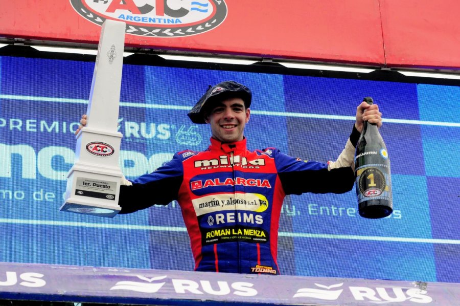 Germ&aacute;n Todino logr&oacute; imponerse en su primera carrera con el Mustang.