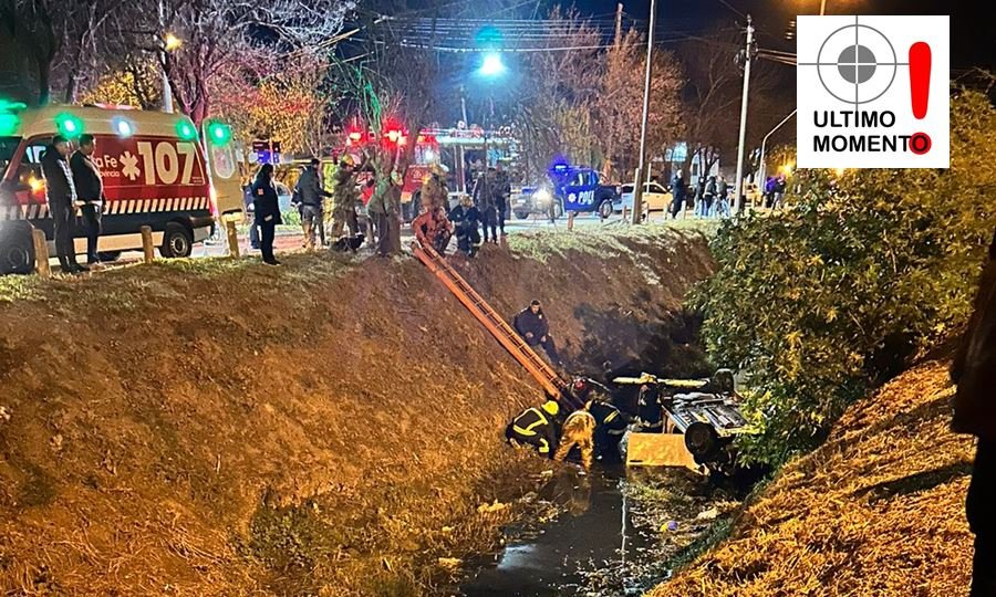 Se desconocen las causas por las cuales el joven cay&oacute; dentro del canal con su autom&oacute;vil.