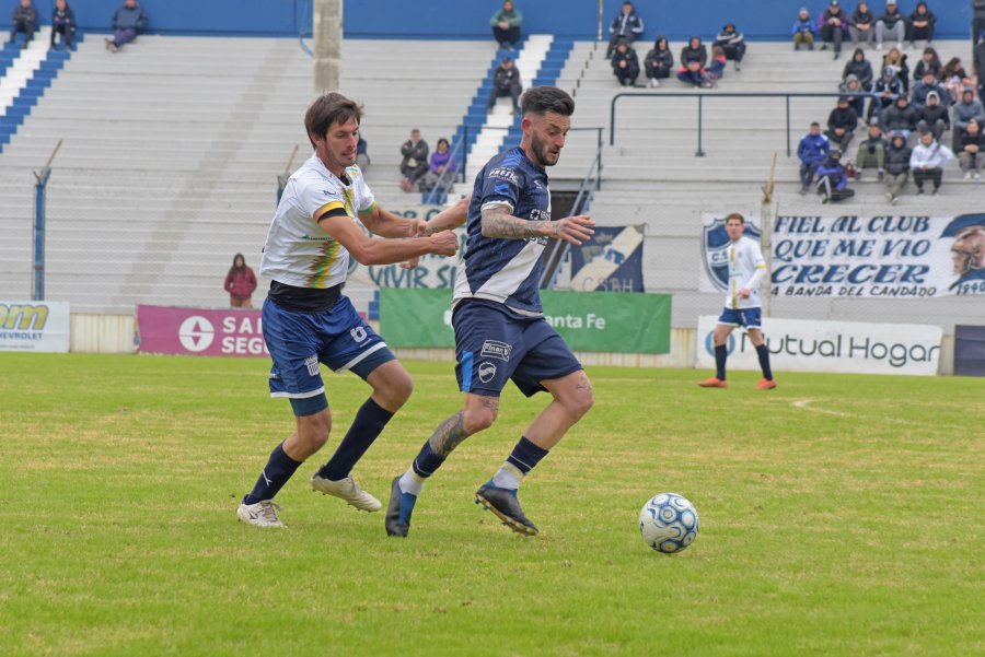 GOLEADOR./ Joaqu&iacute;n Molina durante el partido que Ben Hur le gan&oacute; a Atl&eacute;tico Belgrano 3 a 0.