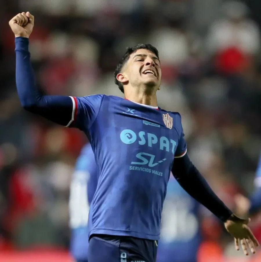 Joaqu&iacute;n Mosqueira festeja el primer gol de Uni&oacute;n de Santa Fe.