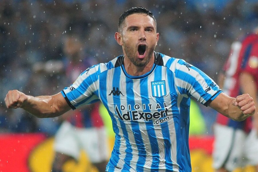 Adri&aacute;n "Maravilla" Mart&iacute;nez llega cinco goles en la Sudamericana. Est&aacute; segundo en la tabla por detr&aacute;s de Walter Bou, de Lan&uacute;s.
