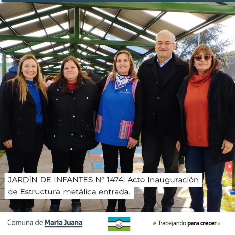 Las autoridades ante la estructura met&aacute;lica inaugurada.