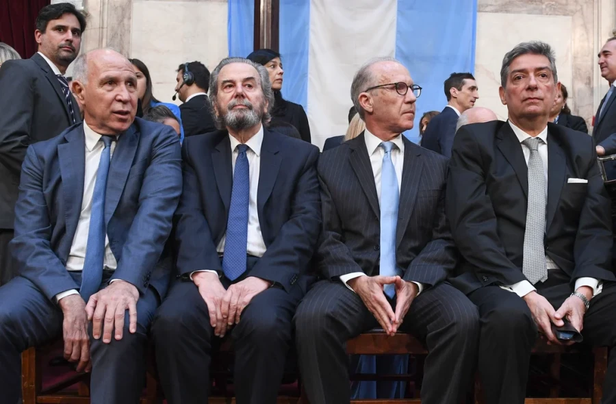 La decisi&oacute;n se basa en la remisi&oacute;n al dictamen de la Procuraci&oacute;n General de la Naci&oacute;n.