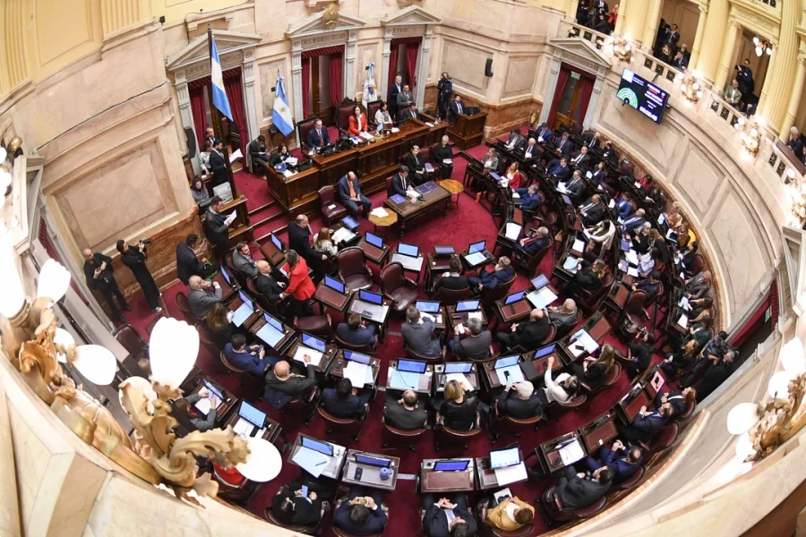 Nuevo aumento de sueldo pasa los senadores que pasar&aacute;n a cobrar casi 8 millones de pesos al mes.