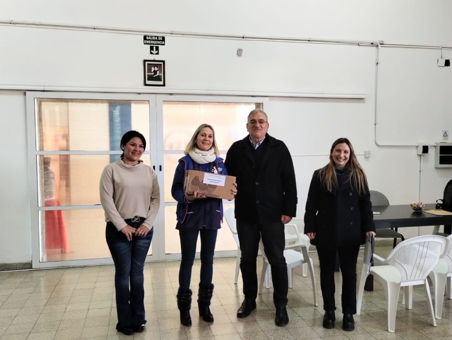 El instante en el que se entreg&oacute; el donativo.