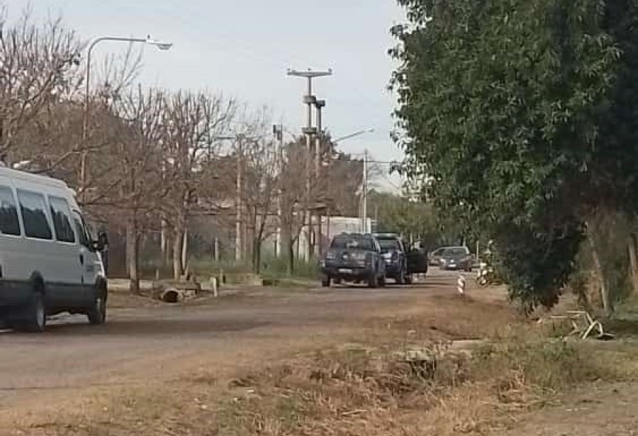 En calle Primera Junta 386, a&uacute;n de tierra, se encuentra la escena del crimen.