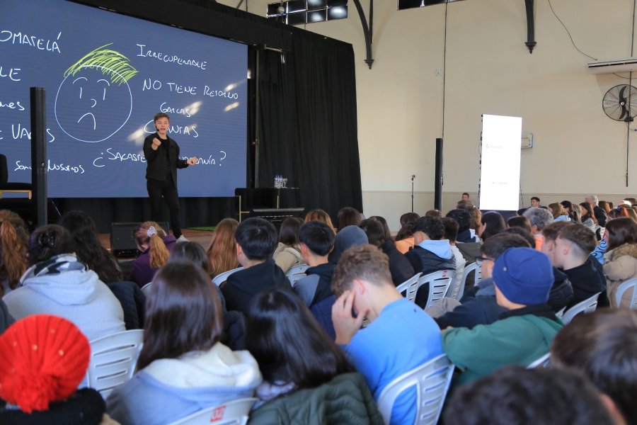 GRAN CONCURRENCIA. Alrededor de 800 estudiantes de nivel secundario asistieron a la charla que brindó Mateo Salvatto.