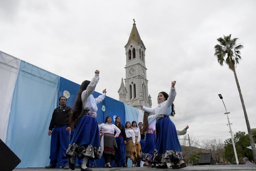 PARTICIPACI&Oacute;N DE ARTISTAS LOCALES. El acervo nativo acompa&ntilde;&oacute; la tarde del domingo.