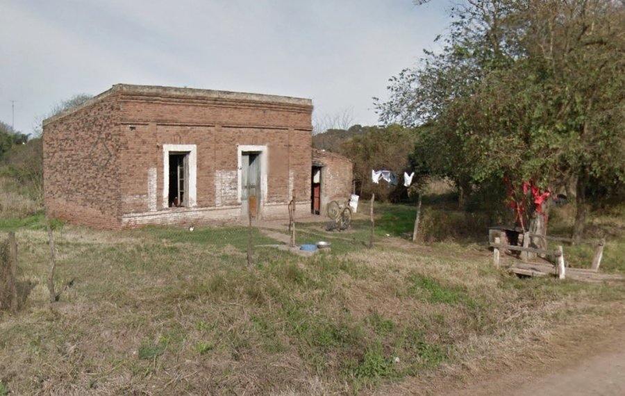 LA CASA. En esta casa de calle Primera Junta 386 en estado precario y con ventanas sin vidrios viv&iacute;a Mario Ricarte.