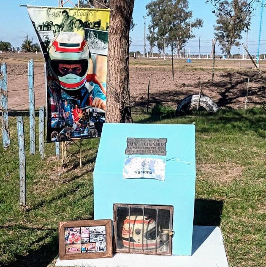 Se descubri&oacute; una placa en el circuito "Ra&uacute;l Caligaris" de la localidad de Ramona.