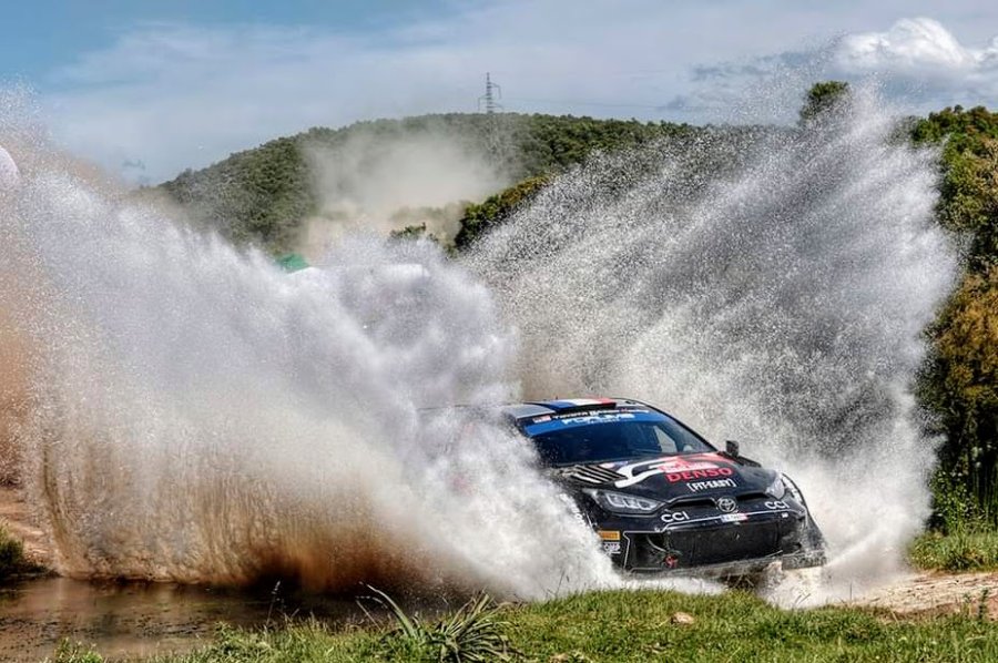 S&eacute;bastien Ogier encabeza la clasificaci&oacute;n general con el Toyota Yaris.