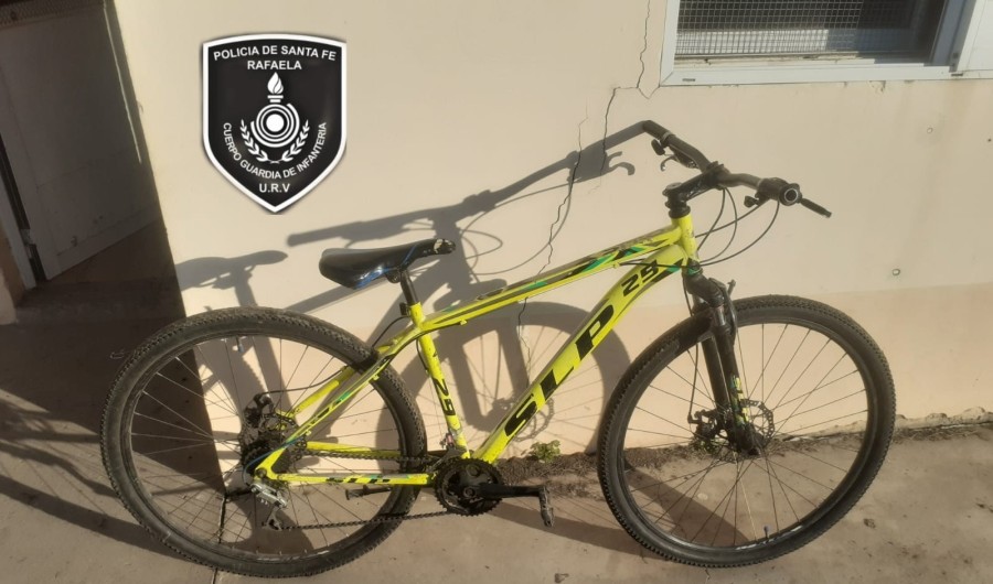 El personal de Agrupaci&oacute;n Cuerpos procedi&oacute; al secuestro de la bicicleta malhabida.
