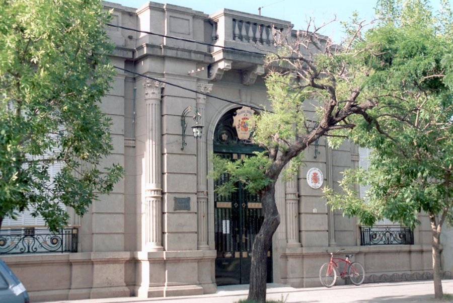 Fachada de la Sociedad Espa&ntilde;ola de Rafaela.
