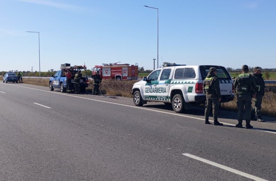 Adem&aacute;s de Bomberos Zapadores se hizo presente Gendarmer&iacute;a Nacional.