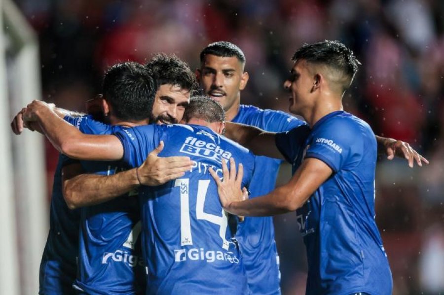 UNI&Oacute;N VISITA A INDEPENDIENTE RIVADAVIA