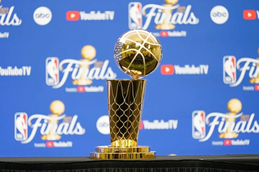 El Trofeo Larry O&acute;Brien.