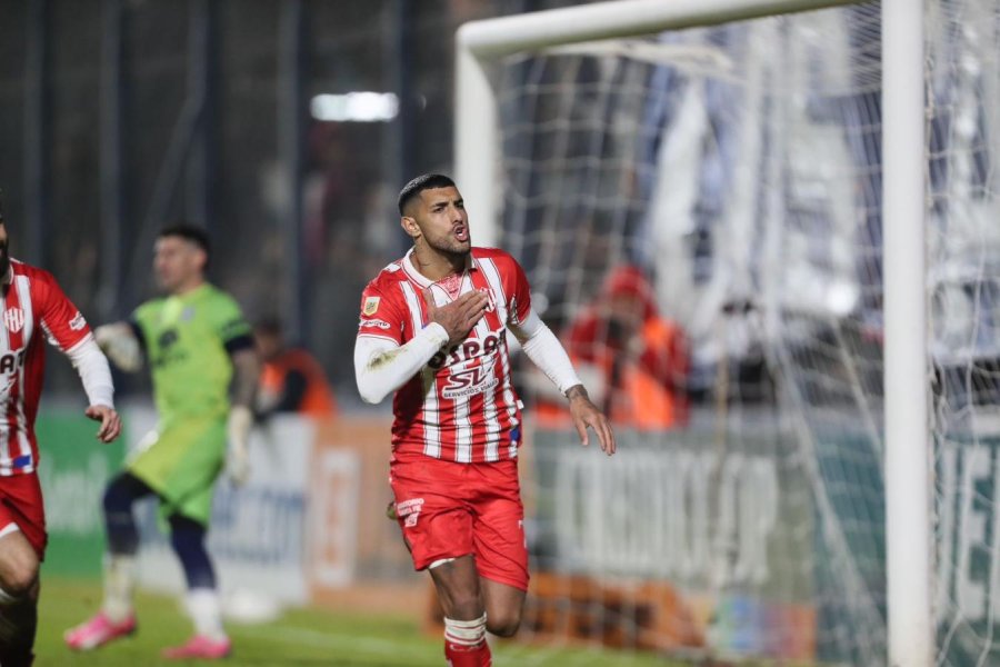 UNI&Oacute;N DE SANTA FE GAN&Oacute; EN MENDOZA A LA LEPRA, Y SIGUE PUNTERO