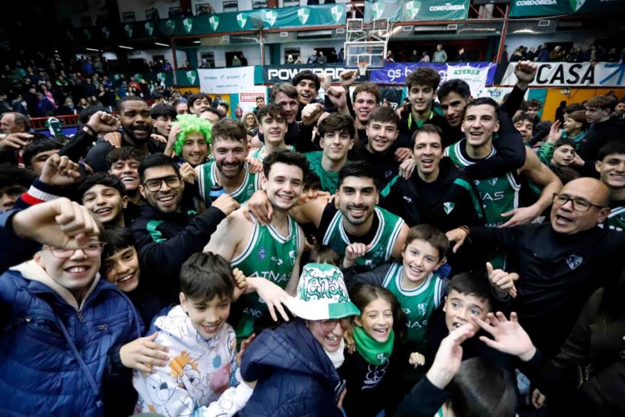 FESTEJO GRIEGO./ Atenas festej&oacute; en una seie dif&iacute;cil.