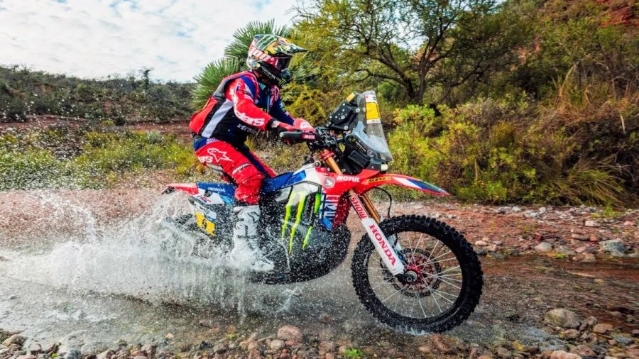 Ricky Brabec se adjudic&oacute; la etapa y pas&oacute; a encabezar la general con la Honda.
