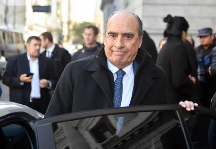 Francos advierte con "fuertes recortes" si se voltea el veto presidencial.