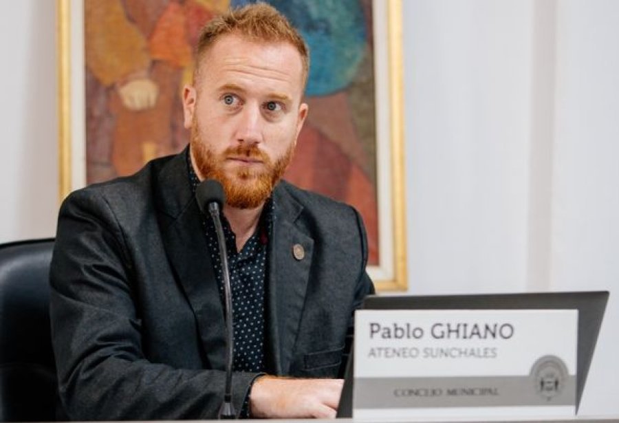 Pablo Ghiano, el edil en su banca.
