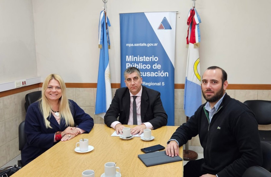 El fiscal regional Carlos Vottero se reuni&oacute; con la intendente de Ceres, Alejandra Dupouy.