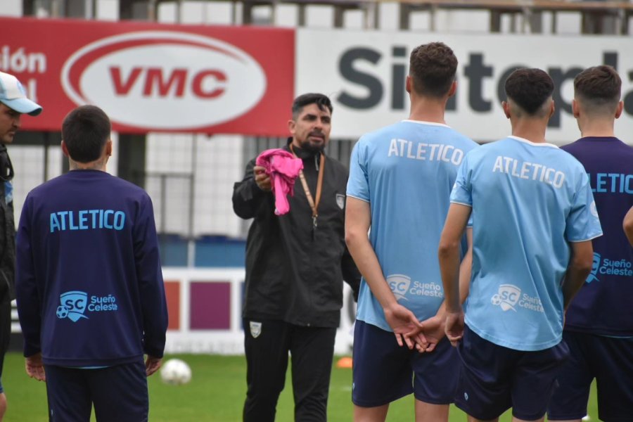 FRANCO MENDOZA, DT INTERINO, EN LA &Uacute;LTIMA PR&Aacute;CTICA DE LA CREMA
