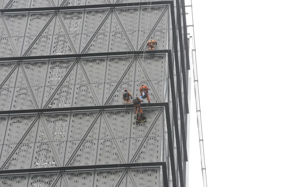 As&iacute; rescataron al sujeto cuatro Bomberos del Grupo Especial de Rescate (GER)..