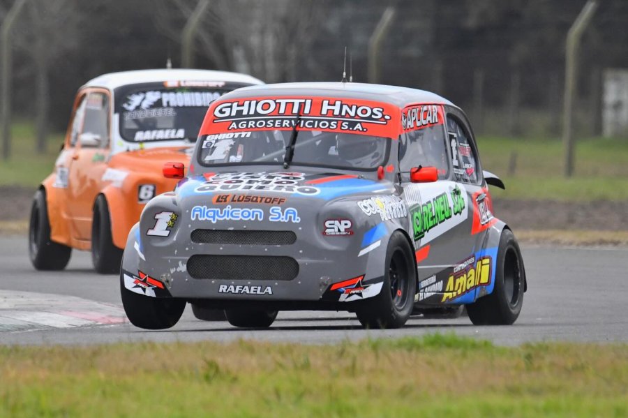 Agust&iacute;n Ghiotti venci&oacute; entre los titulares en la categor&iacute;a Fiat 600 TZ.