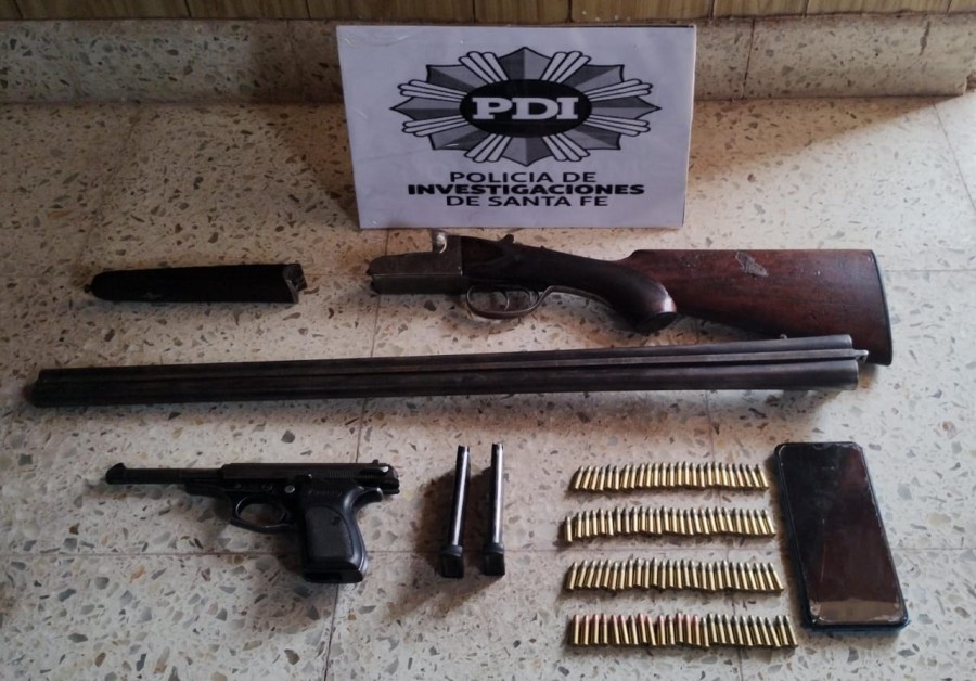 Las armas recuperadas. El hecho ocurri&oacute; en una vivienda particular de Ceres.
