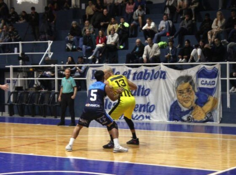 POR EL TITULO./ Libertad sufri&oacute; un poco al final en la semi.
