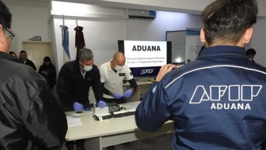 Momento del secuestro de la droga.