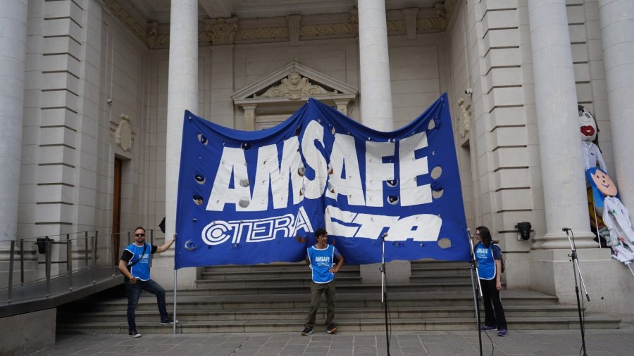 EXPECTATIVA EN LOS GREMIOS. En poco tiempo, los sindicatos docentes santafesinos comenzar&aacute;n a discutir la nueva paritaria con el gobierno provincial.
