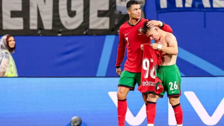 SOBRE LA HORA./ Cristiano Ronaldo y su selecci&oacute;n tuvieron buen debut.