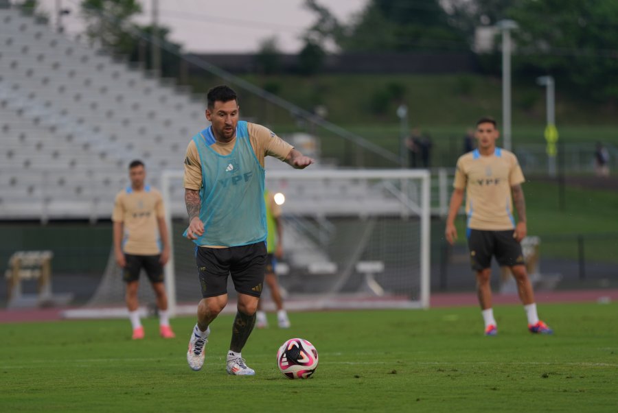 CON EL NO HAY DUDAS./ Messi en uno de los entrenamientos.