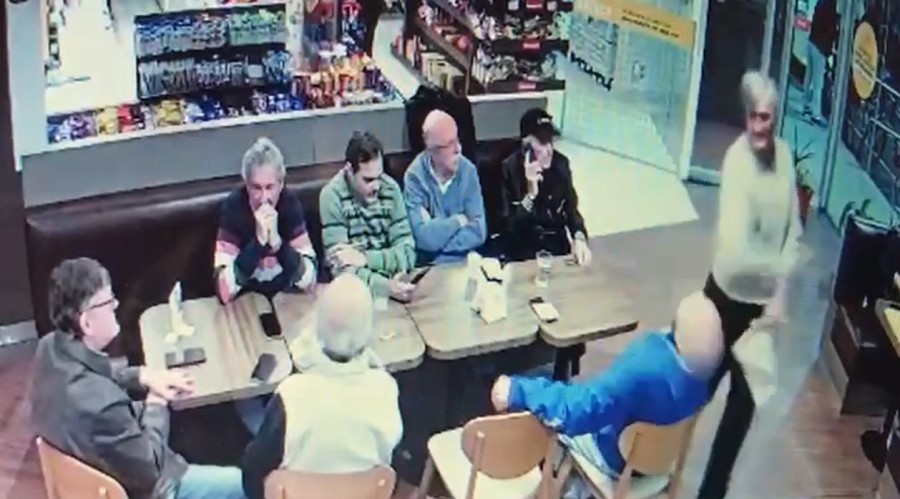 La pelea por un diario en una estaci&oacute;n de servicio de Rafaela.&nbsp;Video&nbsp;2