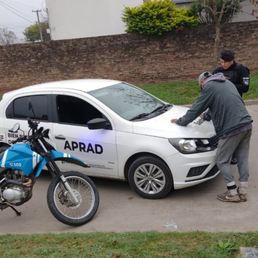 El hombre detenido intent&oacute; ingresar a un autom&oacute;vil y luego robar  una moto estacionada.