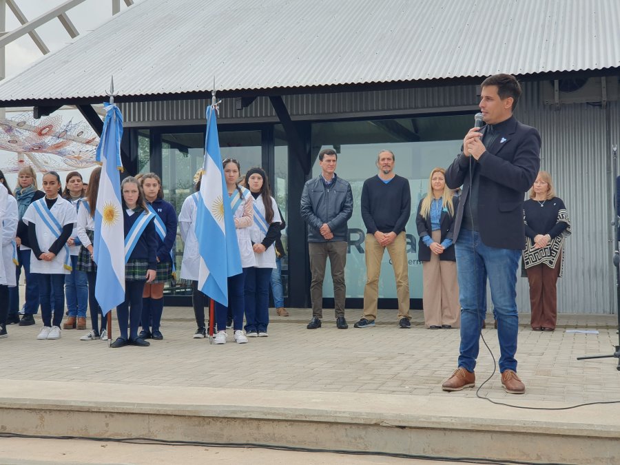 INTENDENTE. Leonardo Viotti brind&oacute; un mensaje a los chicos que luego salud&oacute; afectuosamente.