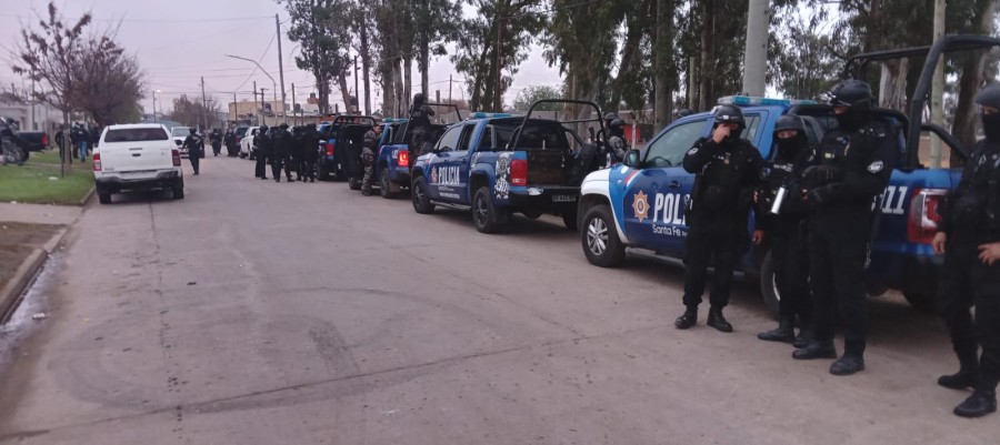 FUERZA POLICIAL. Adem&aacute;s de PDI de Rafaela, Sunchales y San Crist&oacute;bal, colaboraron en los procedimientos Microcrimen y Grupo de Operaciones T&aacute;cticas (GOT) de distintas unidades regionales.