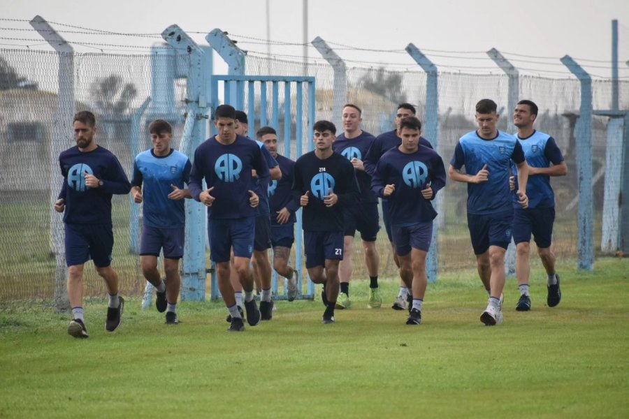 PUESTA A PUNTO. La Crema trabaja con la cabeza puesta en la segunda rueda de la Primera Nacional, que comienza en d&iacute;as.
