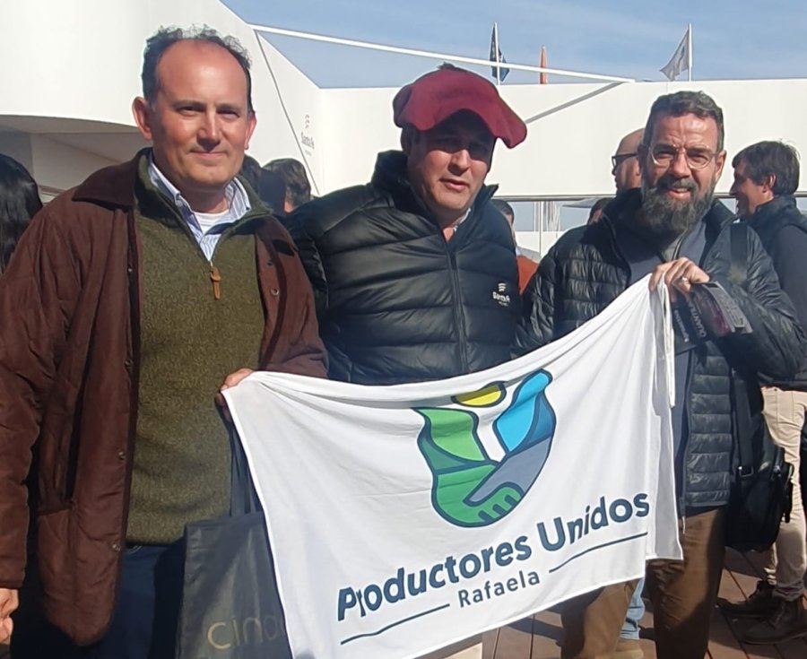 ACUERDO. El presidente de ACPUR Fernando Belinde y el secretario de la entidad, Marcos Delfabro junto al secretario de Agricultura y Ganader&iacute;a de Santa Fe, Ignacio M&aacute;ntaras (centro).