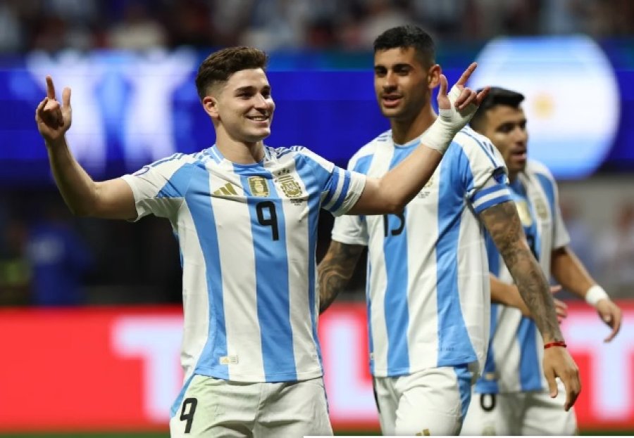 JULI&Aacute;N &Aacute;LVAREZ ABRI&Oacute; EL CAMINO DE LA VICTORIA ALBICELESTE