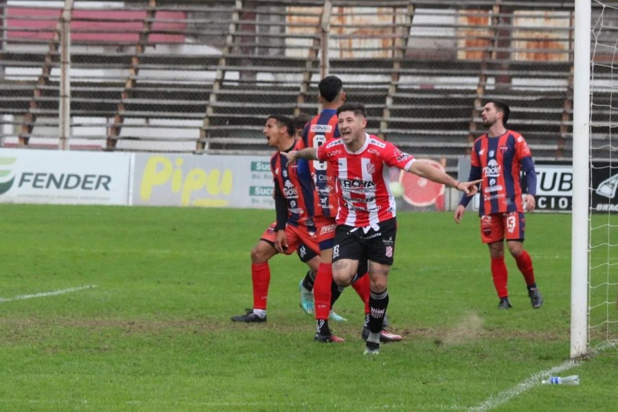FESTEJO./ Fernando Nu&ntilde;ez luego de convertir el segundo tanto.