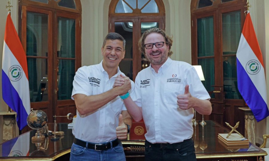 El presidente Santiago Pe&ntilde;a y el director del evento Simon Larkin durante el anuncio realizado en Asunci&oacute;n.