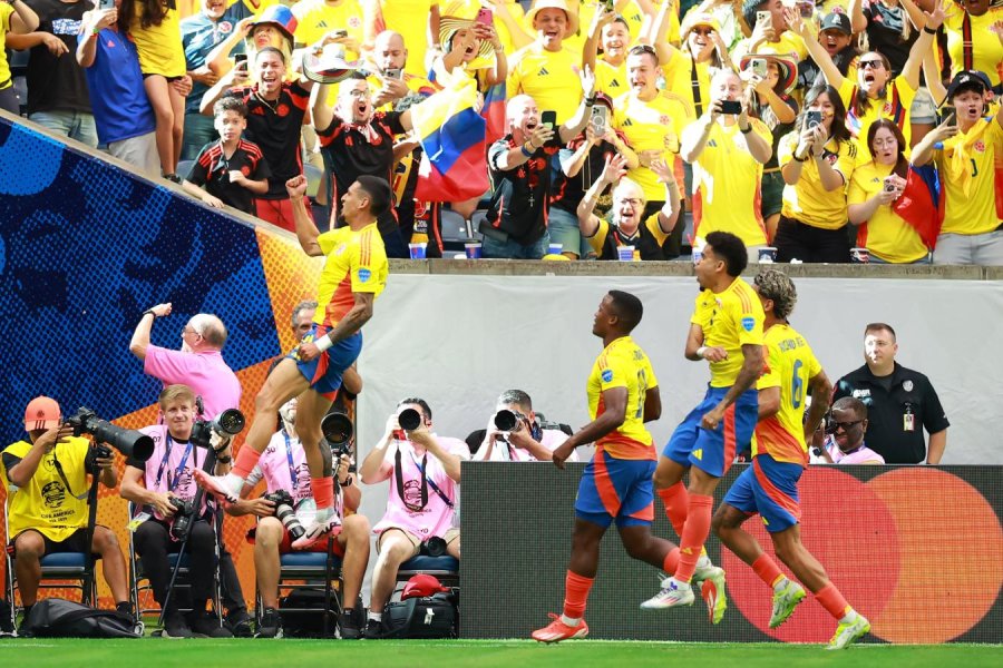 COLOMBIA SUPER&Oacute; A PARAGUAY CON UN JAMES RODR&Iacute;GUEZ INTRATABLE
