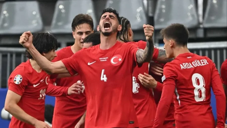 POR EL OBJETIVO./ Turqu&iacute;a tiene buenas chances de pasar.
