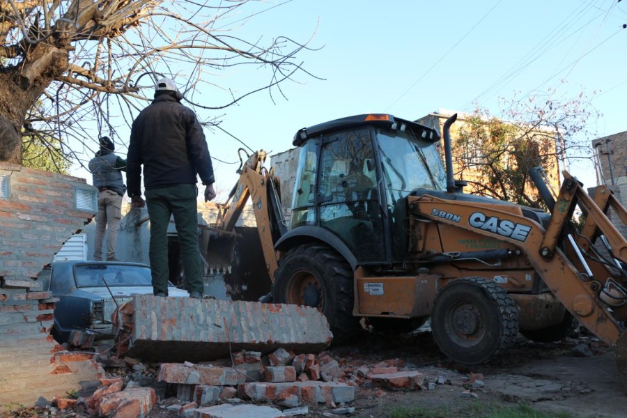 DEMOLICI&Oacute;N. La intervenci&oacute;n se llev&oacute; a cabo en el barrio Stella Maris de la ciudad de Rosario.