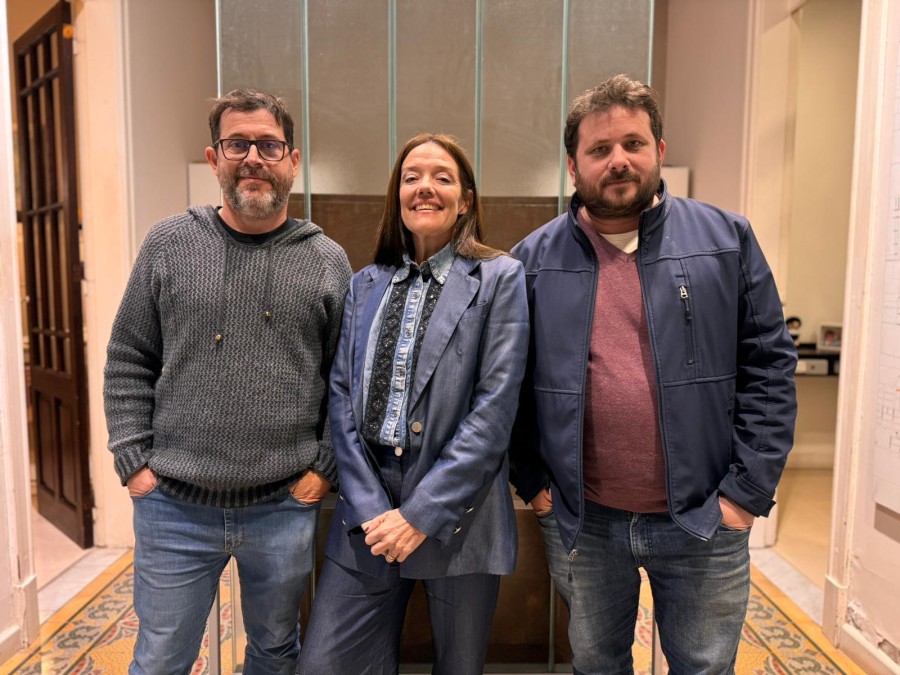 Jorgelina y sus socios, Eduardo Casar&iacute;n a su izquierda y Pablo &Aacute;lvarez a su derecha.