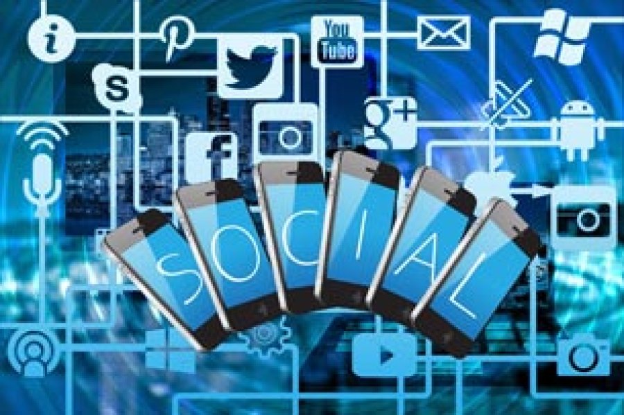 Las redes sociales son estructuras que se crean en Internet y que conectan a personas con intereses similares.