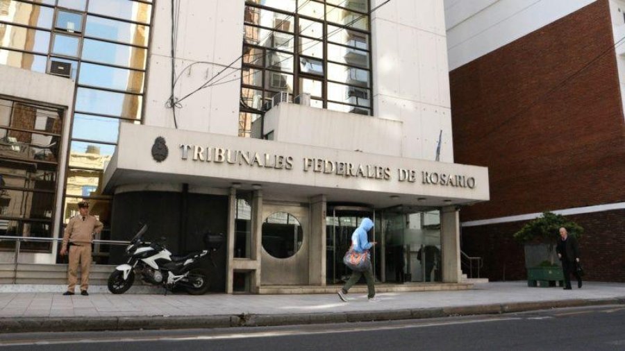 El 28 de septiembre de 2022 fue baleado su frente por desconocidos.